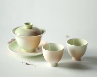 130-140ml Kiln Transmutation Apple Pink Porcelain Gaiwan,Thin and Light Ceramic Gaiwan
