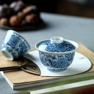 160ml Hand-painted Blue and White Gaiwan,Tangled Branch Pattern Ceramic Gaiwan