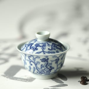 80ml Hand-painted Fanggu仿古 Kowloon Flower九龙穿花 Gaiwan,Qinghua青花 Ceramic Gaiwan