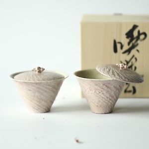 120ml Handmade Light Pink Thin Body Pottery Gaiwan,Hat Shaped Gaiwan