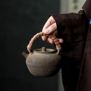 600ml Handmade Kettle,Pottery Clay Kettle for Carbon Stove/Alcohol Stove