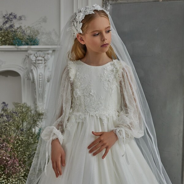 Shining tulle dress with communion veil. Dress with Chantilly lace bodice and sleeves which are decorated with 3D flowers, beads and sequins