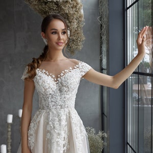 Floral shining wedding dress with lace. A-line wedding dress. Tulle wedding dress. Elegant dress with floral lace embroidered with beads