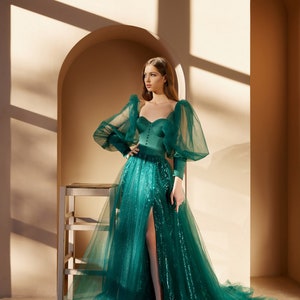 An incredibly beautiful dress fit for a queen. Dress in a combination of satin, tulle and lace shining with sequins. Emerald shining dress image 2