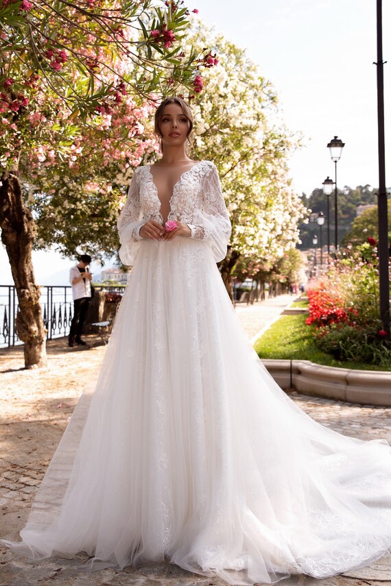 Dream Wedding Dress. Delicate Dress With a Tulle Skirt and Guipure Top With  3D Flowers, Beads and Pearls -  Canada