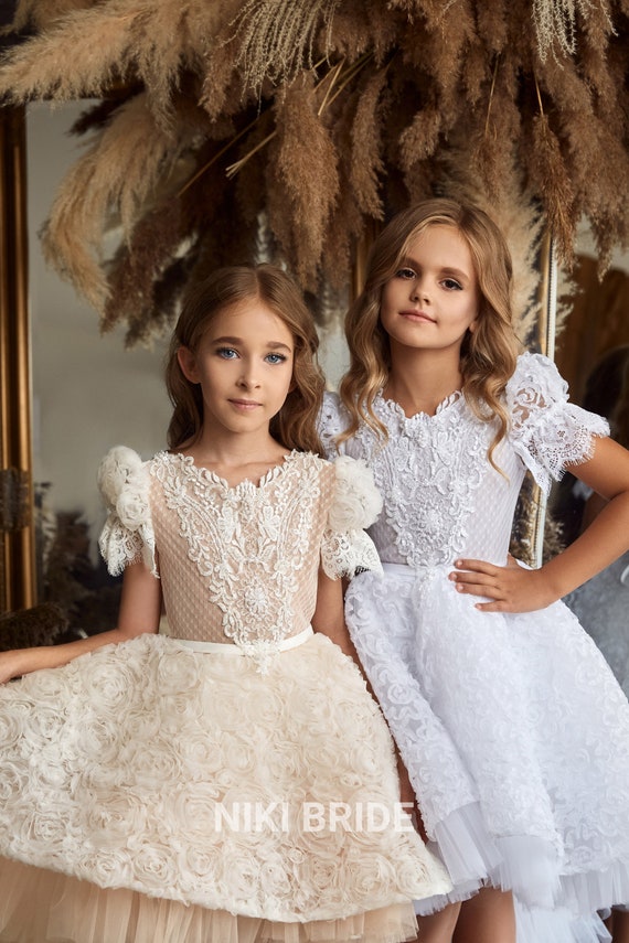 Charming Flower Girl Dress in Kan-kan Styl Dress is Created by a  Combination of Tulle, Guipure, Macrame, Chantilly and Fabric With 3D Roses  -  Hong Kong