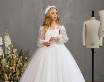 Tulle white communion dress with a lace bodice and voluminous long lace sleeves. First communion white dress. Classic white communion dress
