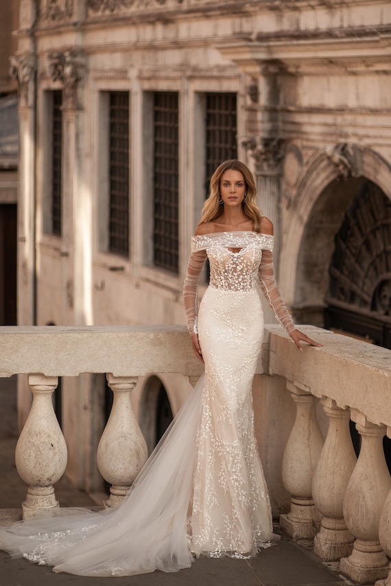 Wedding Dresses Straight cut Silhouette - WeddingWire.ca