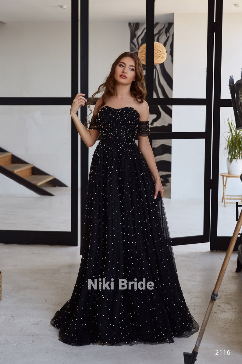 Smoky dress Beaded tulle prom dress Dress with a sweetheart bodice Burgundy dress with pearls Red dress Elegant black dress with beads