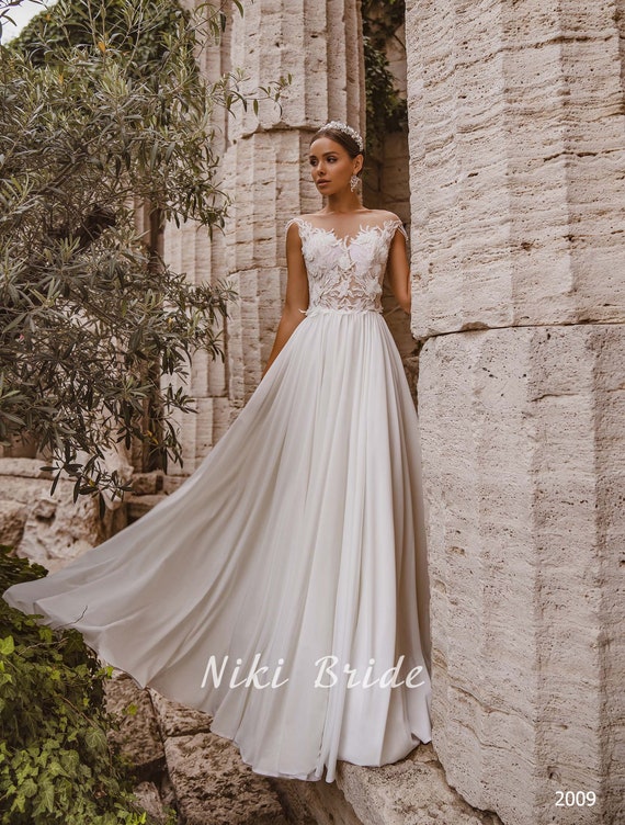 Vestido de novia con flores 3D y cuentas de cristal. Delicada - Etsy México Vestido de novia con flores 3D y cuentas de cristal. Delicada - Etsy México