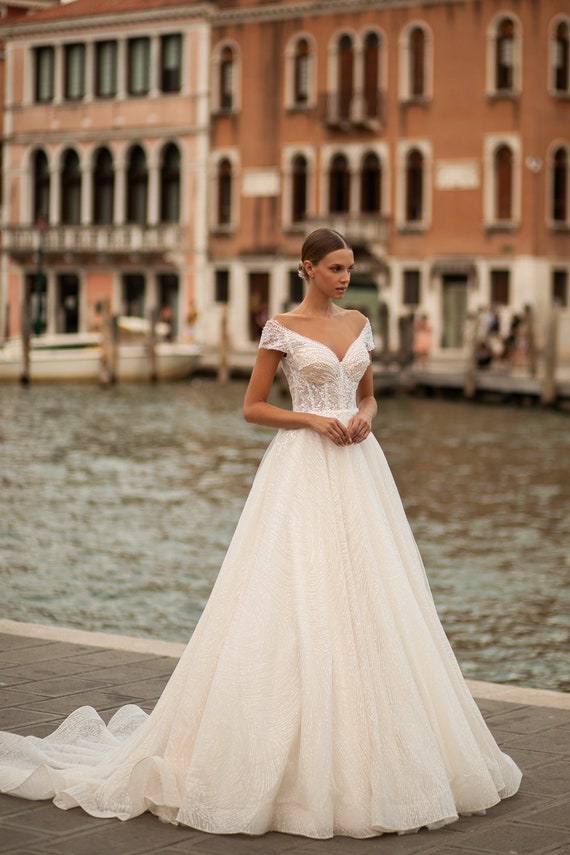 White classic sale wedding dress
