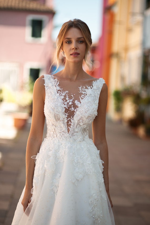 Dream Wedding Dress. Delicate Dress With a Tulle Skirt and Guipure Top With  3D Flowers, Beads and Pearls -  Canada