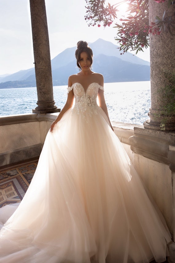 Dream Wedding Dress. Delicate Dress With a Tulle Skirt and Guipure Top With  3D Flowers, Beads and Pearls -  Canada