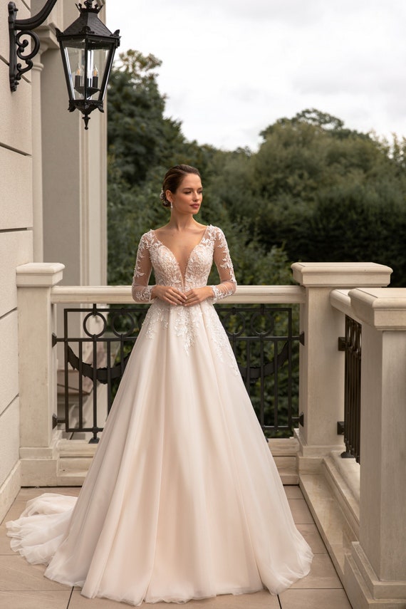 Vestido de novia blanco de tul sin tirantes princesa