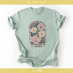 Camiseta "La quiropráctica es el trabajo del Reino", camiseta inspiradora de quiropráctica, regalo cristiano para quiroprácticos, regalo para estudiantes de Washington D. C., Marcos 16:18
