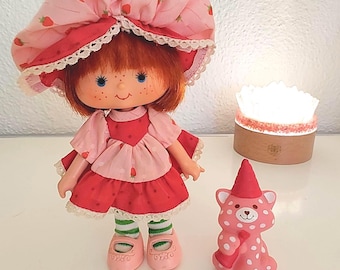 Bambola vintage di Fragolina Dolcecuore con animaletto di crema pasticcera - Giocattolo da collezione anni '80