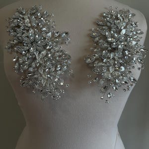 シルバー 3D アップリケ / シルバーメタルフローラル装飾 / 価格はペアです / 商品番号 180