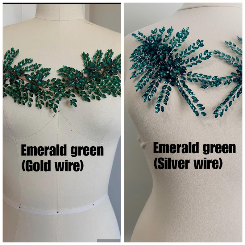 K&ouml;nnte beinhalten: Zwei Miederverzierungen mit smaragdgr&uuml;nen Kristallblattdesigns. Eines ist auf Golddraht, das andere auf Silberdraht. Der Text "Emerald green" wird unter jedem Design angezeigt.
