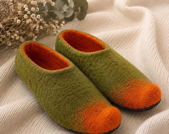 Elf Felt Wool Slippers Handmade Curled Toe House Shoes, Green and Orange Sheep Wool Slippers, Fantasy Indoor Shoes, Leather Rubber Sole