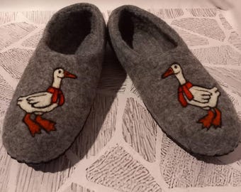 Handgemaakte grijze vilten pantoffels met grappig gansontwerp, gezellige wollen huisschoenen, schattig boerderijdier cadeau voor vogel- en natuurliefhebbers, warme pantoffels