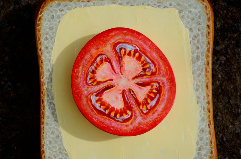 Väggkonst i köket: Handmålad tomattoast i trä bild 6