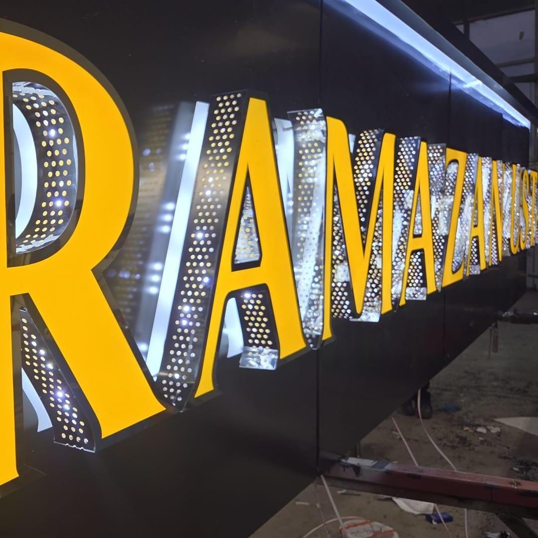 Letrero con letras de canal LED / Letras metálicas 3D con iluminación ...