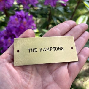 Plaque en laiton personnalisée, finition vieillie estampée à la main, 8 x 3,5 cm