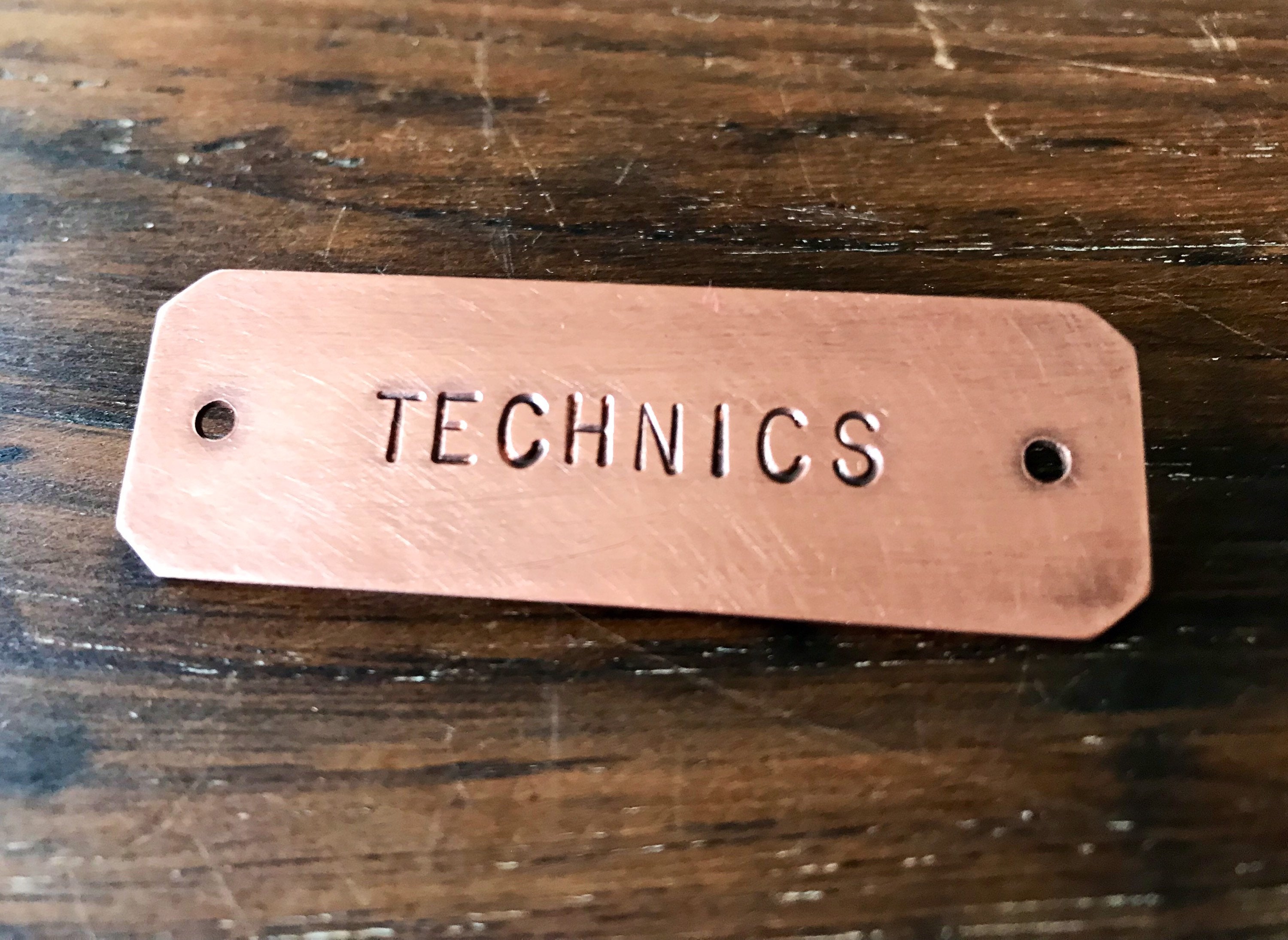 Petite Plaque Signalétique en Cuivre 6 X 2 cm, Estampillée à La Main, Métallique avec Trous, Étiquet