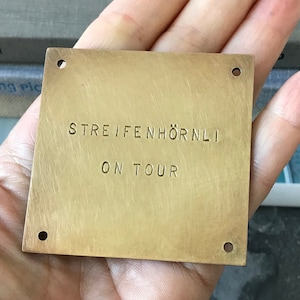 Fyrkantig mässingsskylt: handstämplad metallnamnskylt, 6 cm x 6 cm