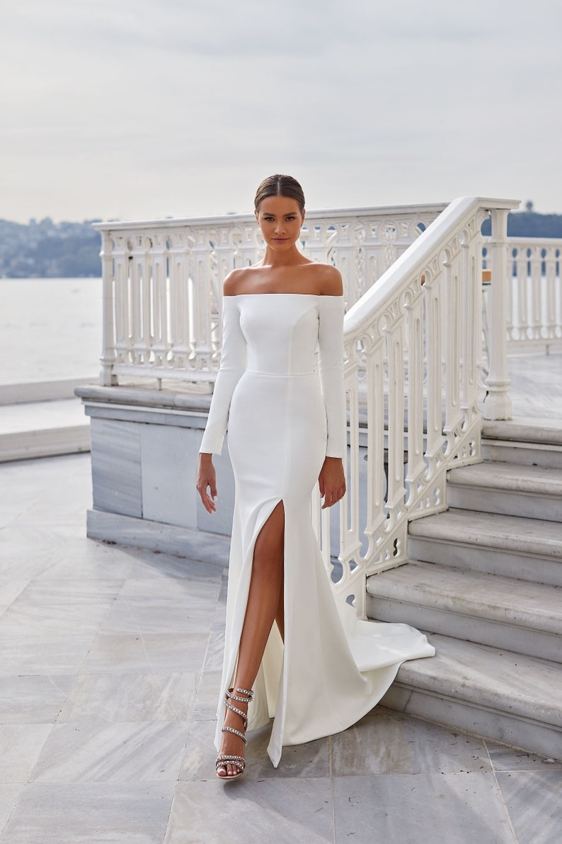 Elegant long sleeve mermaid wedding dress Minimalist off the image 1