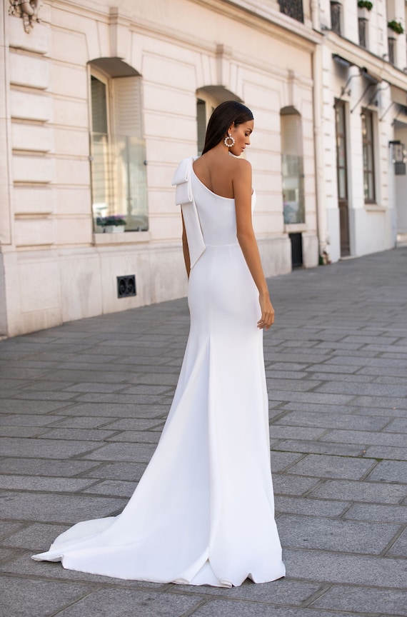 Simple One Shoulder Light Grey Bridesmaid Dresses In Light Gray With Slit  Perfect For Weddings And Garden Parties From Alegant_lady, $96.52 | DHgate. Com