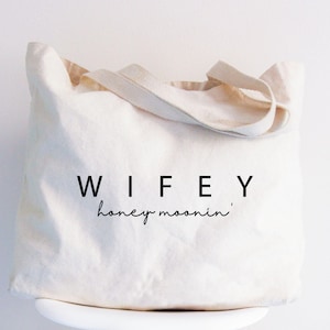 Honeymoon Tote Bag, Honeymoon Gifts for Her, Wifey Tote Bag, Friend Wedding Gift for Honeymoon, Newlywed Gifts, Honeymoon Beach Gift Bag