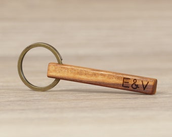 Schlüsselanhänger personalisiert Initialen mit Gravur Holz Name Geschenk Partner, Geschenk Pärchen, Bester Freund Geschenk