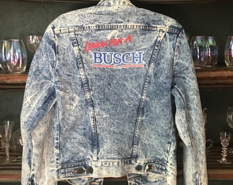 Erstaunliche 1980er Jahre Acid Wash Busch Jeansjacke - Größe Small Denim Beer Brand - Budweiser Maverick