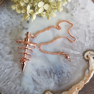 PÉNDULO ORÁCULO DE COBRE - Diseño en espiral - Conductor de energía - Herramienta de inmersión - Sanación energética - Herramienta de respuesta de sí no - Regalo para un amigo