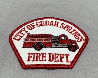 Toppa del dipartimento dei vigili del fuoco della città di Cedar Springs, nuova vecchia scorta