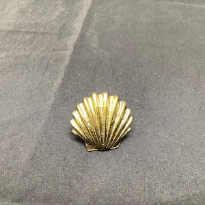 Gold Tone Seashell Pin