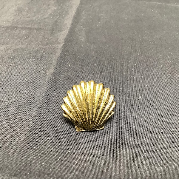 Gold Tone Seashell Pin