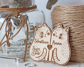 Guarde la fecha con gatos lindos, imanes de nevera de regalo de madera personalizados, invitación de corazón rústico única, imanes de boda de madera grabados