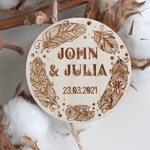 Speichern Sie das Datum personalisierte Holz Kühlschrank Hochzeit Magnete benutzerdefinierte rustikale Einladung Baby Taufe Magnete graviert Geschenke Boho Feder Kranz