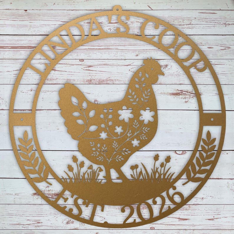 Round Metal Farm Sign Personalized Chicken Coop Plaque Custom Hen House Nameplate Outdoor Garden Marker Backyard Keeper Gift Farmhouse Barn Emblem Homestead Display Name Date Design Country Style Poultry House Gate Wall Mount Durable