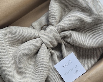 Supersized Linen Bow Decor, Mini Size, Oatmeal Farmhouse‑Style Linen, Neutral Nursery Wall Hanging, Padded Linen Ornament, Handmade UK