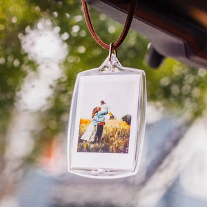 Porte-clés photo personnalisé pour rétroviseur de voiture | Accessoire souvenir photo Polaroid personnalisé pour rétroviseur de voiture