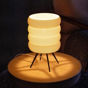 Lampe moderne et chaleureuse pour chambre à coucher, cadeau de pendaison de crémaillère pour les amis et la famille, lampe de table confortable, lampe de bureau minimaliste, lampe de bureau à lumière douce