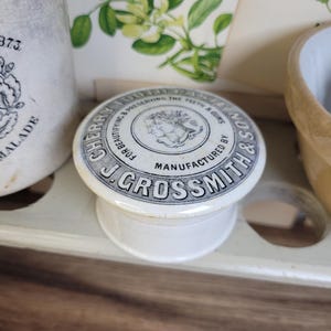 Antike Werbung Kirschzahnpasta-Topfdeckel und Basis, Chemiker-Werbung, weißer Ironstone, J Crossmitt & Sons