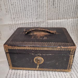 Stunning Victorian Black Leather Travelling Jewellery Box with Original Key