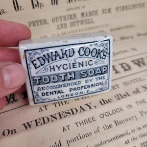English Victorian Edward Cooks Hygienic Tooth Soap Pot Lid, 1880 Antique Advertising Ironstone, Antique Advertising
