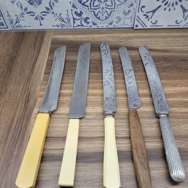 Bundle of Vintage Bread Knives Vintage Kitchen Decor