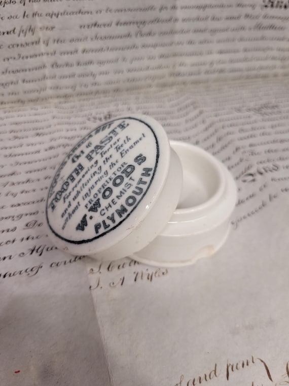 Antique Advertising Woods Areca Nut Toothpaste Pot Lid and Base