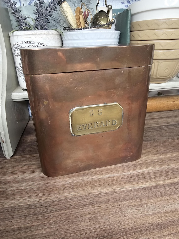 copper cigarette case Mid-Century Globe Holder c.1960  S16 Home and slim design keeps your cigarettes safe in style Vintage Copper Double-Sided Cigarette Case